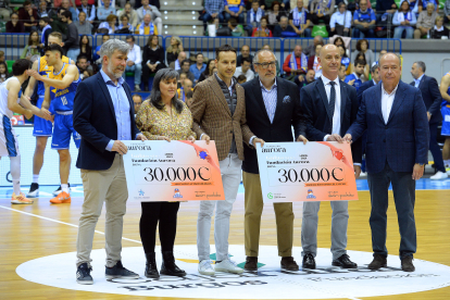 Imagen del público durante el partido entre el San Pablo Burgos y el Fuenlabrada.