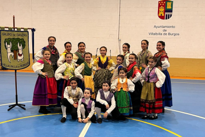 Integrantes del Grupo de Danzas de Villalbilla de Burgos aportarán el toque tradicional a la gala.