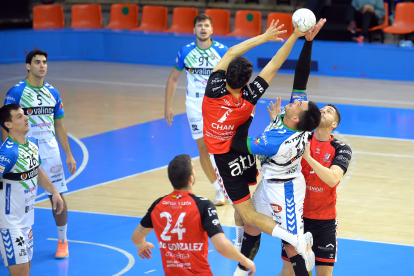 Imagen del partido del UBU San Pablo Burgos y el Valinox.