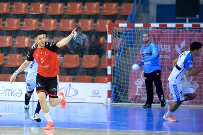 Imagen del partido del UBU San Pablo Burgos y el Valinox.