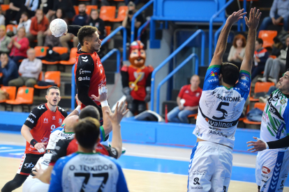 Imagen del partido del UBU San Pablo Burgos y el Valinox.