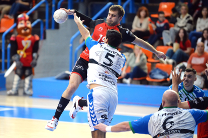 Imagen del partido del UBU San Pablo Burgos y el Valinox.