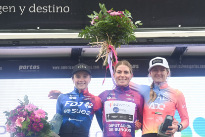 Imagen del podio de la Vuelta a Burgos femenina.