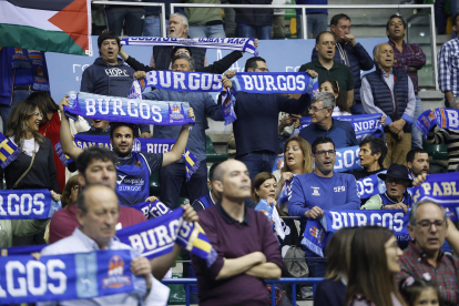 Imagen del partido entre el San Pablo Burgos y el UEMC Valladolid.