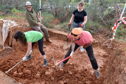 preparación de la superficie de la excavación La Revilla.