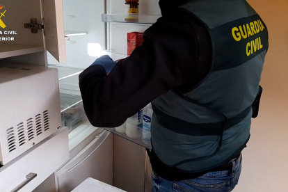 La Guardia Civil desmantela un punto de venta de droga en Burgos.