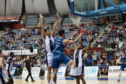 Imagen del partido entre el Guuk Gipuzkoa y el Grupo Ureta Tizona Burgos.