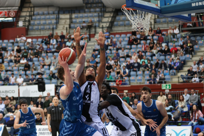 Imagen del partido entre el Guuk Gipuzkoa y el Grupo Ureta Tizona Burgos.