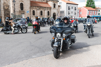 Cerca de un centenar de motoristas se han unido a la propuesta