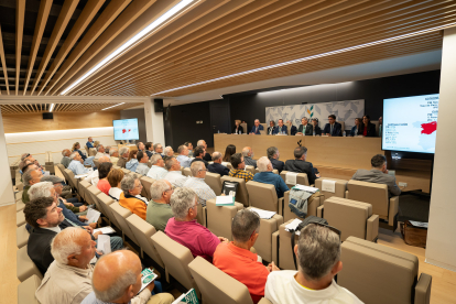 Imagen de la asamblea general de Cajaviva Caja Rural celebrada en Burgos.