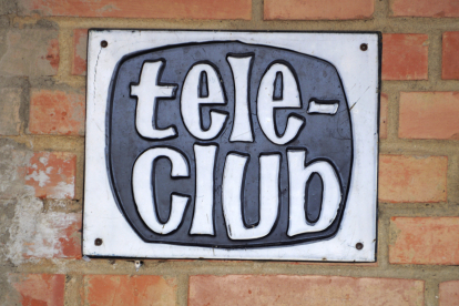 El cartel del TeleClub donde se reunían los vecinos