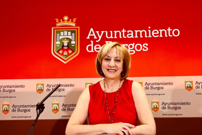Lola Ovejero, en rueda de prensa en el Ayuntamiento de Burgos.
