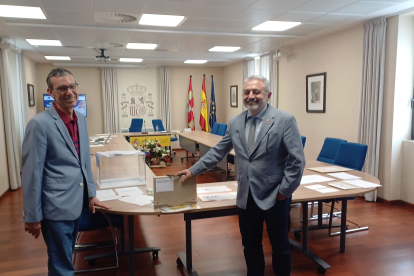 Ricardo Elena, secretario general de la Subdelegación del Gobierno de Burgos, y Pedro de la Fuente, máximo representante de la Administración central en la provincia.
