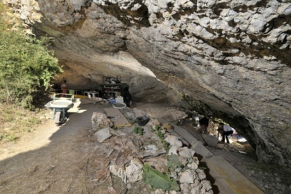 Entrada al yacimiento de Mirador que trabajan en niveles neolíticos de hace 7.000 años.