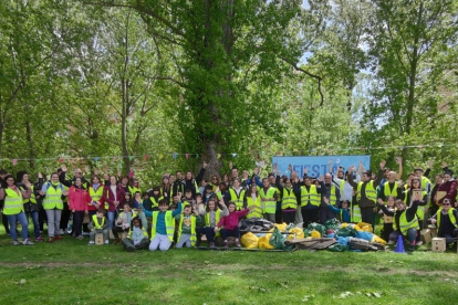 Jornada de voluntariado en el río Vena, en Villímar.