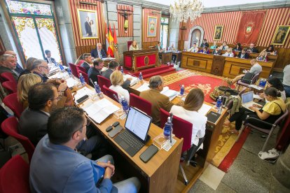 Un momento del Pleno municipal del mes de junio, en el Ayuntamiento de Burgos.