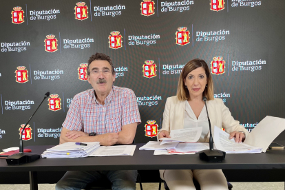Ignacio Grajal y Nuria Barrio en la presentación de las proposiciones