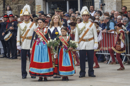 Las reinas y la alcaldesa cierran las ofrendas a Santa María