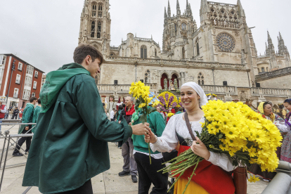 7.000 personas  rindieron tributo a Santa María