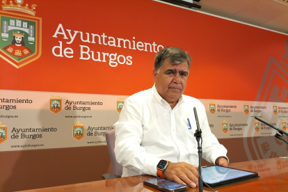 El concejal de Urbanismo, Juan Manuel Manso, en rueda de prensa.