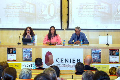 De izquierda a derecha: Eva Ortega (secretaria estado Investigación), María Martinón (directora Cenieh) y Jesus Manuel Hurtado (director general Educación Junta).