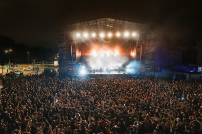 Imagen del concierto de la Oreja de Van Gogh el acto que congregó a una mayor cantidad de público en la plaza de Santa Teresa.