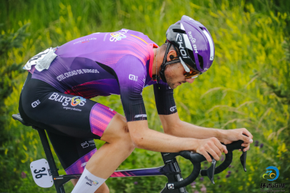 Mario Aparicio atacó en el primer puerto de la etapa.