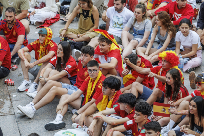 Los aficionados disfrutaron del partido en la Plaza Mayor.