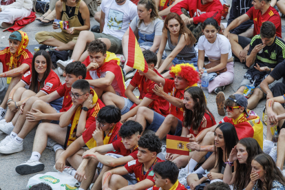 Los aficionados disfrutaron del partido en la Plaza Mayor.