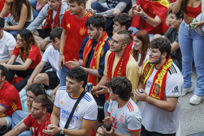 Los aficionados disfrutaron del partido en la Plaza Mayor.