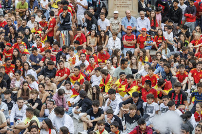 Aficionados en la Plaza Mayor.