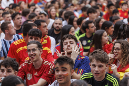 Aficionados disfrutaron del partido en la Plaza Mayor.