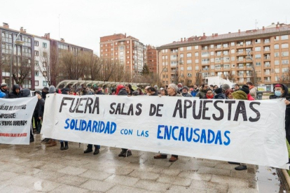 Concentración de apoyo a los cinco encausados por protestar frente a un casino de Gamonal.