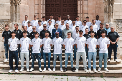 La plantilla del Burgos CF, en la Catedral.