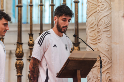 El Burgos CF cumple con la tradición en la Catedral.