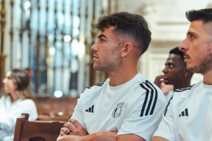 El Burgos CF cumple con la tradición en la Catedral.