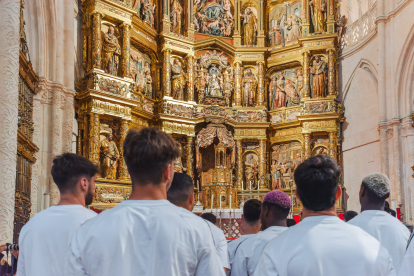 El Burgos CF cumple con la tradición en la Catedral.