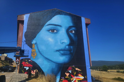 Imagen del mural realizado por Leticia Mandrágora en Quintanar de la Sierra.