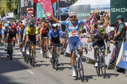 Pavel Bittner celebra su victoria en la primera etapa de la Vuelta a Burgos.