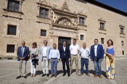 El consejero se desplazó a Peñaranda de Duero para firmar más acuerdos de Rehabitare.