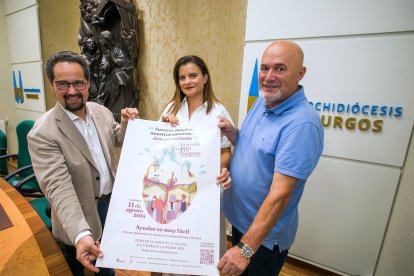 Juan Miguel Gutiérrez, Mariola Rilova y José Luis de Miguel presentan la nueva edición de la campaña Protemplos, en el Arzobispado de Burgos.