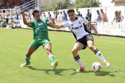 Imagen del partido entre el Burgos CF y el Racing de Santander