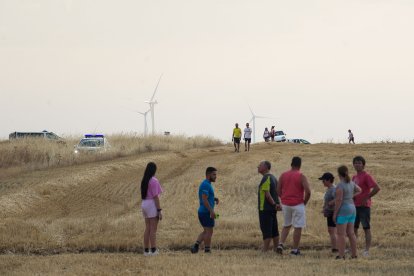 Medios aéreos y terrestres intervienen en el incendio.