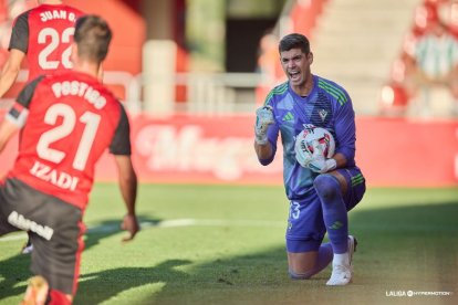 El portero del CDMirandés, Raúl Fernández.