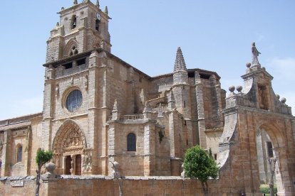 Colegiata de Santa María la Real de Sasamón.