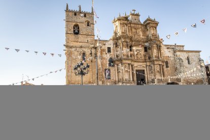 La portada de la iglesia de Santa María se asemeja a la Petra de Jordania.