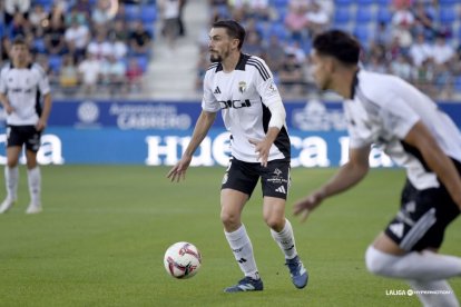 Imagen del partido entre el Huesca y el Burgos CF.