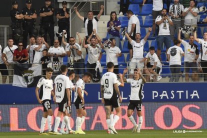 Imagen del partido entre el Huesca y el Burgos CF.