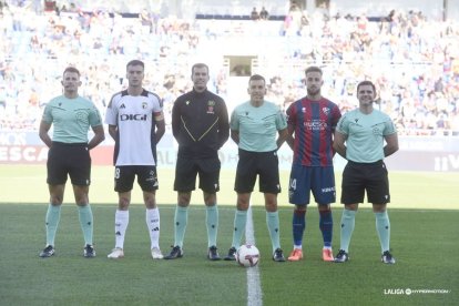 Imagen del partido entre el Huesca y el Burgos CF.