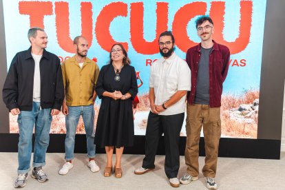 La diputada de Cultura, Raquel Contreras, presentó el vídeclip junto con los músicos.